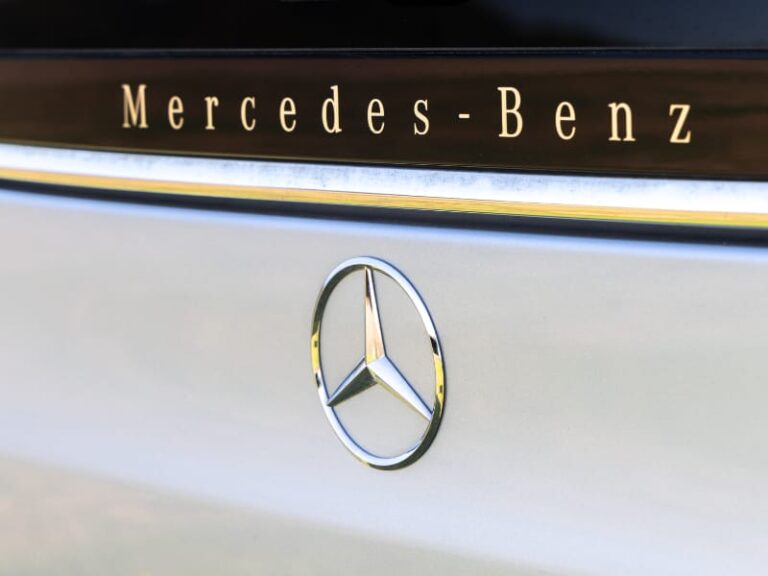 Browns Hire Mercedes V Class logo