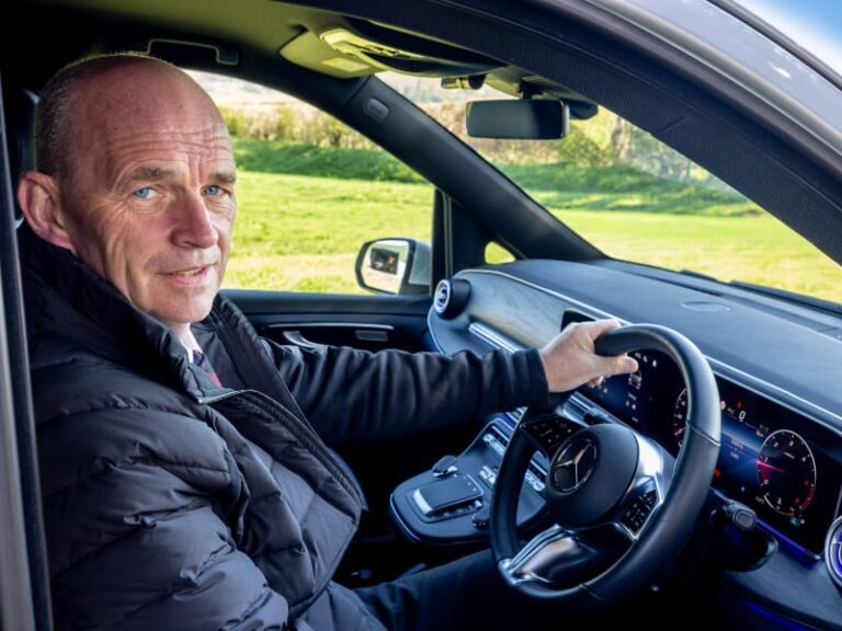 Browns Hire Mercedes V Class interior
